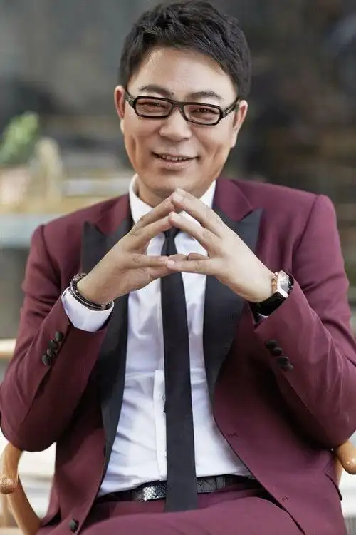 有人说夏东海长得很丑,颜值不高,闹呢,其实人家这样凹造型,还是很