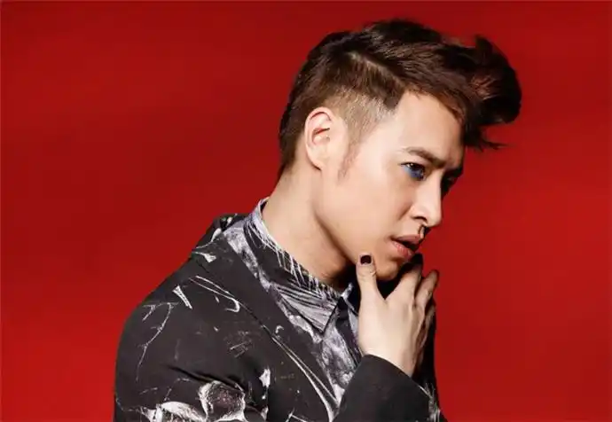 潘玮柏灵异事件和撞头