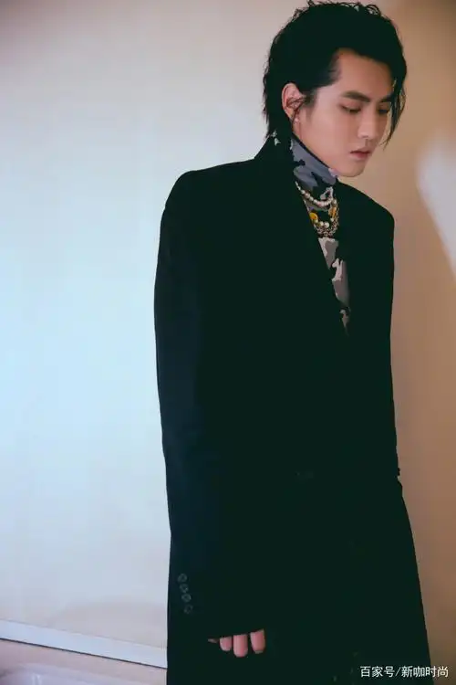 中分|吴亦凡尴尬了,留风靡一时的陈浩南发型,却没有古惑仔的一丝霸气