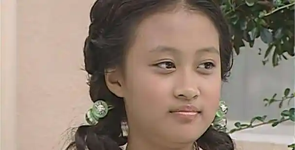 并晒出了孙侨潞凌晨两点发布的朋友圈,也就是半夜依然在酒吧喝酒的