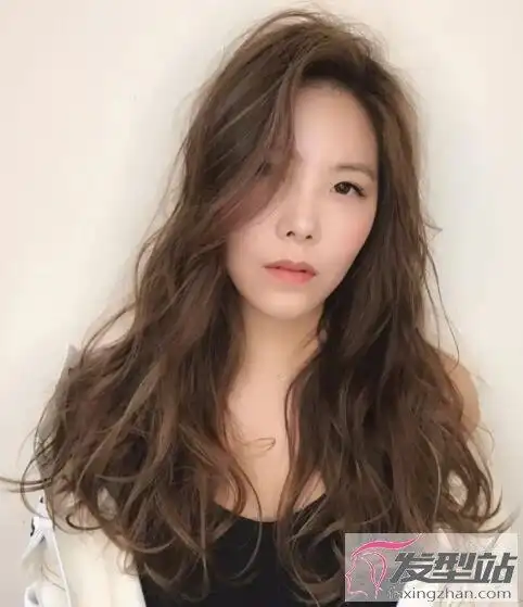 中长发适合烫什么发型 纹理烫发时髦灵动超百搭