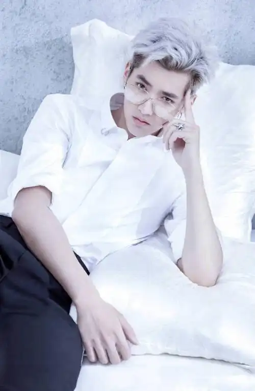 吴亦凡 心目中的白衬衫男神