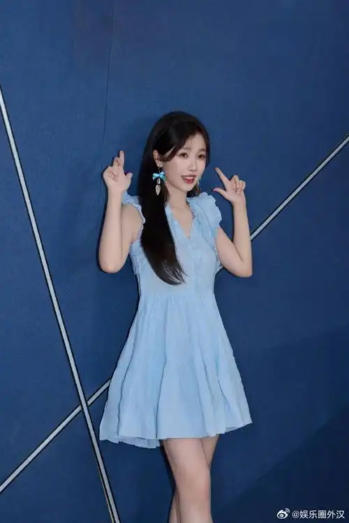 虞书欣麻花辫发箍##虞书欣蓝色蝴蝶结耳环