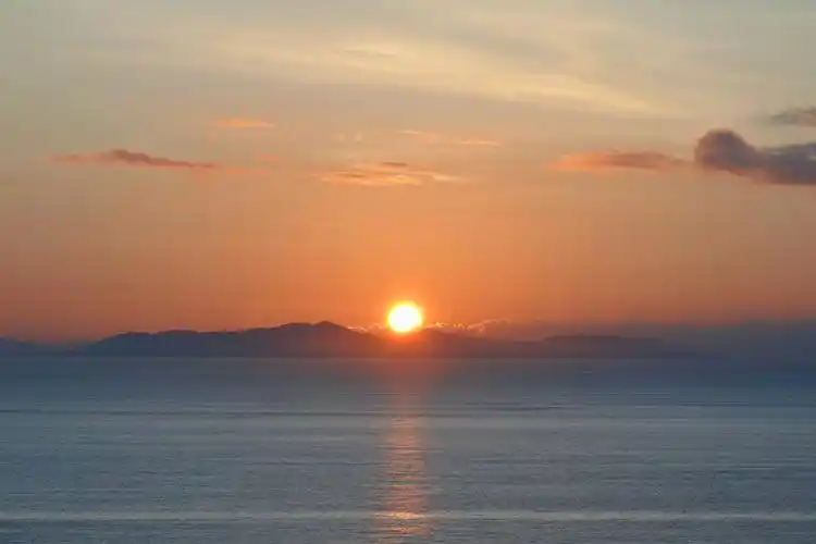 笔记灵感#日出温柔的日出碧海蓝天97在朝阳的映衬下每一刻都在被妹