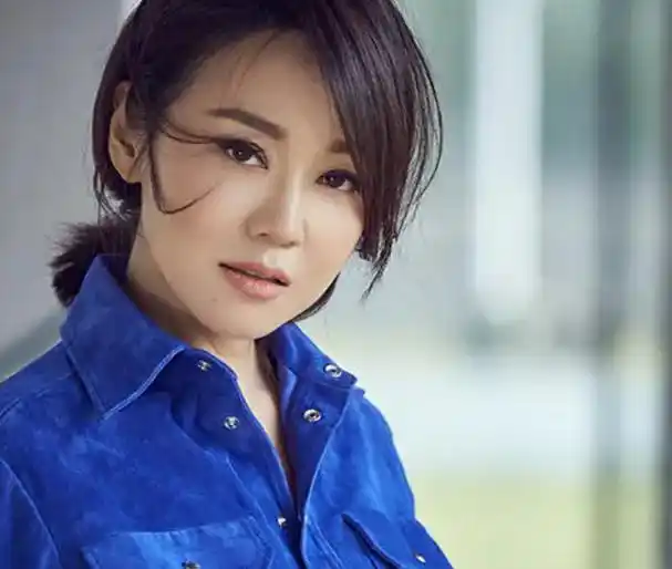 演员闫妮做过的糊涂事,和她大器晚成的原因