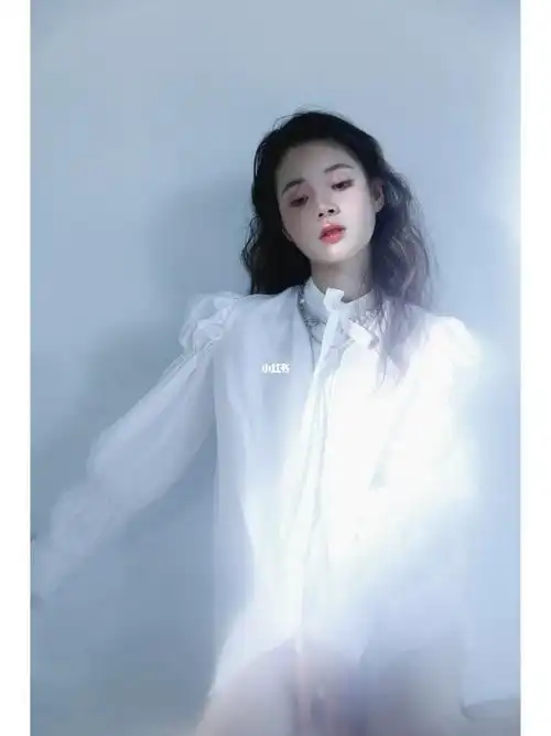 来拍照了  #写真  #衬衫 #拍照姿势不重样