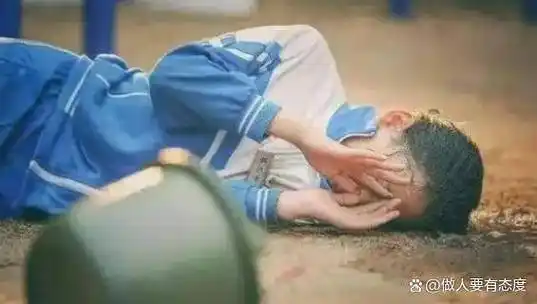 央视网再评校园霸凌学校不能热爱充当和事佬事前预防才是根本