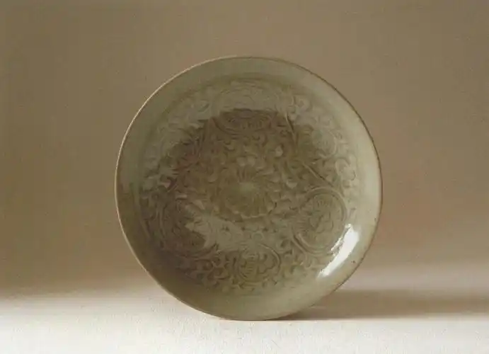 图713北宋汝窑印花青瓷盘