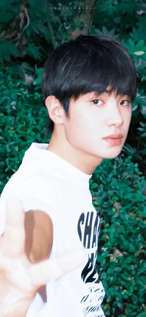 黄明昊超话|#黄明昊#几月几日天气阴|黄明昊@jjjustin0219全屏壁纸x9