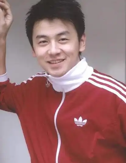 贾玲狂赚30亿,没想到捧红了这个"废物"|雷佳音|贾玲_新浪新闻