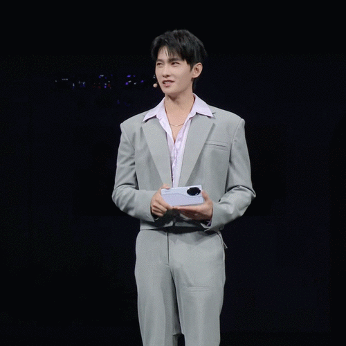 谁懂西装杨洋的含金量##杨洋 荣耀发布会