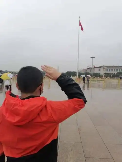 我为祖国送祝福——海淀实验小学大兴分校开展"向国旗敬礼"网上签名