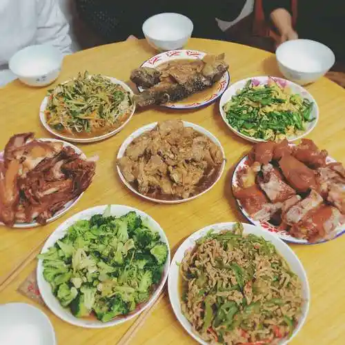 晚餐的英文_我家将会有聚会和丰盛的晚餐英文_英文邀请信晚餐