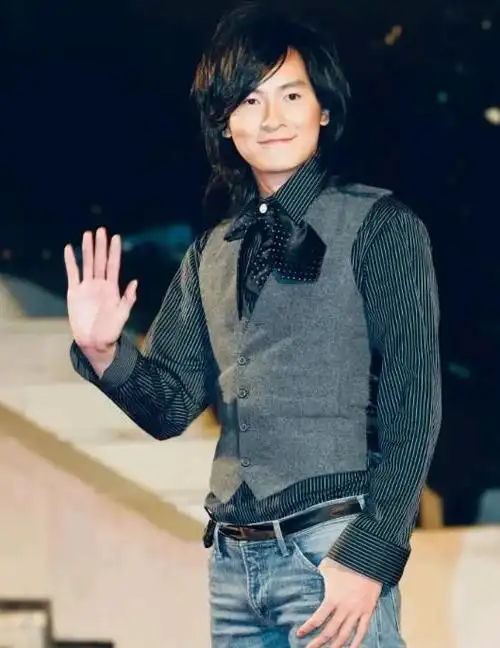 郑元畅逆龄现身!不老男神魅力依旧,岁月对他做了什么秘密?