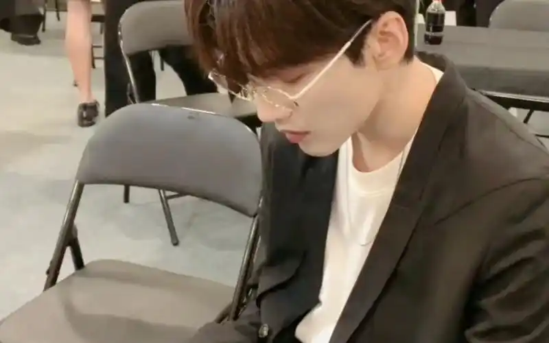 颜值安利向周柯宇||我那帅而不自知的02年野王老公