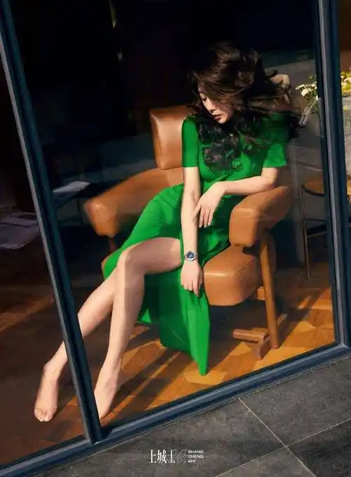 原创42岁殷桃复古美图大秀事业线肤白貌美大长腿性感火辣