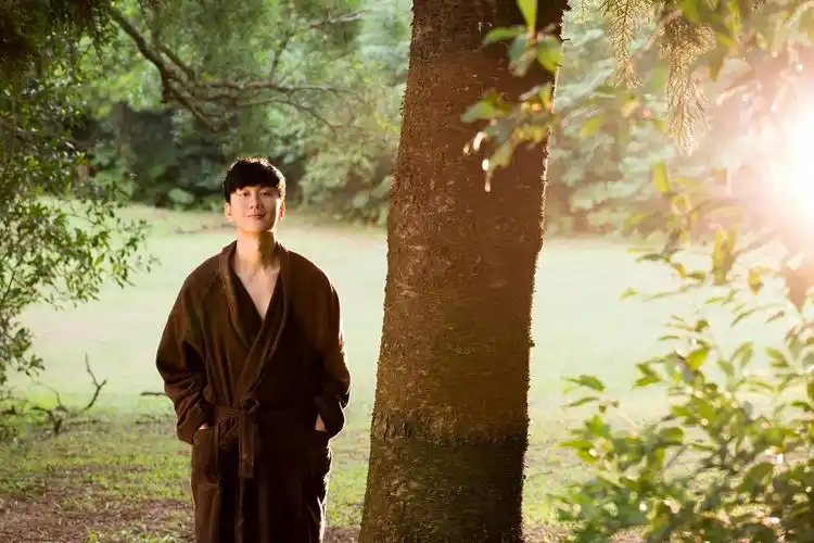 如何评价林俊杰新专辑伟大的渺小