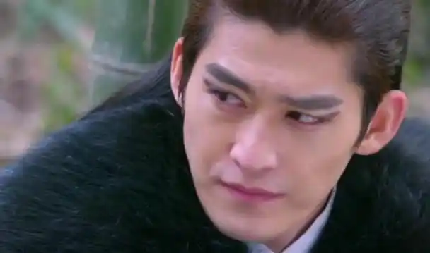 张翰的自信是他最害怕的,他认为自己的面部表情充满了邪异和叛逆.