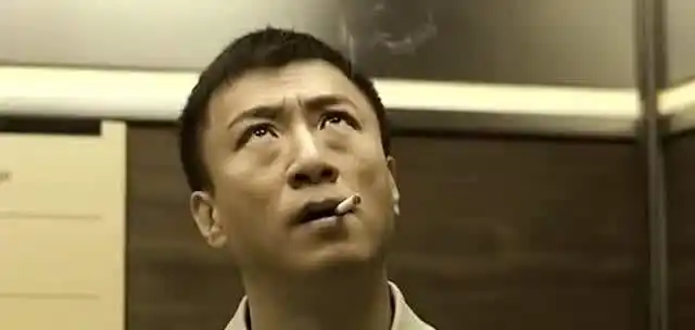 孙红雷在北京餐厅内抽的烟,七十年前就流传到我国,这种烟危害大