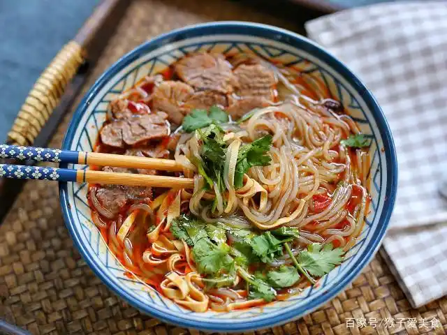 分享淮南牛肉粉丝汤做法,好吃没道理,一口鲜汤一口肉,超满足