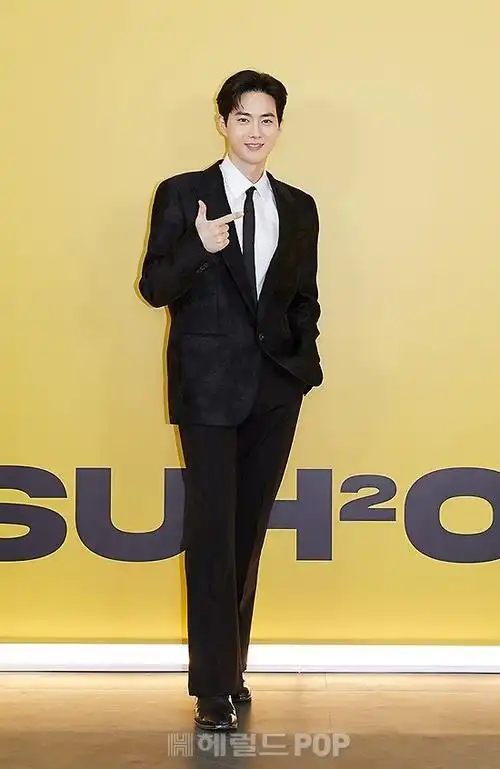 新solo专辑《grey suit》发行纪念showcase西装suho颜值状态太棒了!