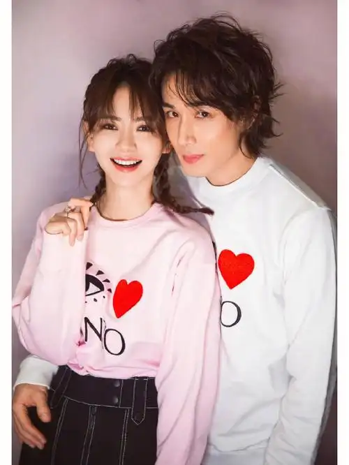 戚薇李承铉官宣二胎啦!可爱的luck要当姐姐咯.