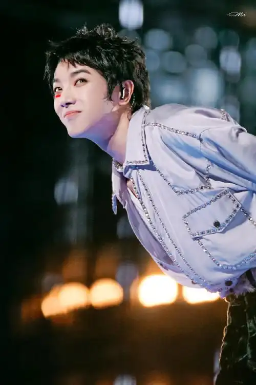 华晨宇在开火星演唱会吧#2021,新年快乐@华晨宇yu#湖南卫视跨年演唱