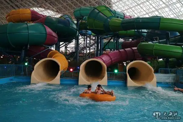 兰州新区西部恐龙水乐园 常年摄氏28度 水上娱乐好去处