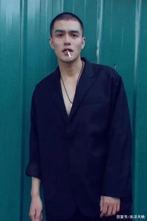 痞帅风写真上线 李俊墨双影片待映