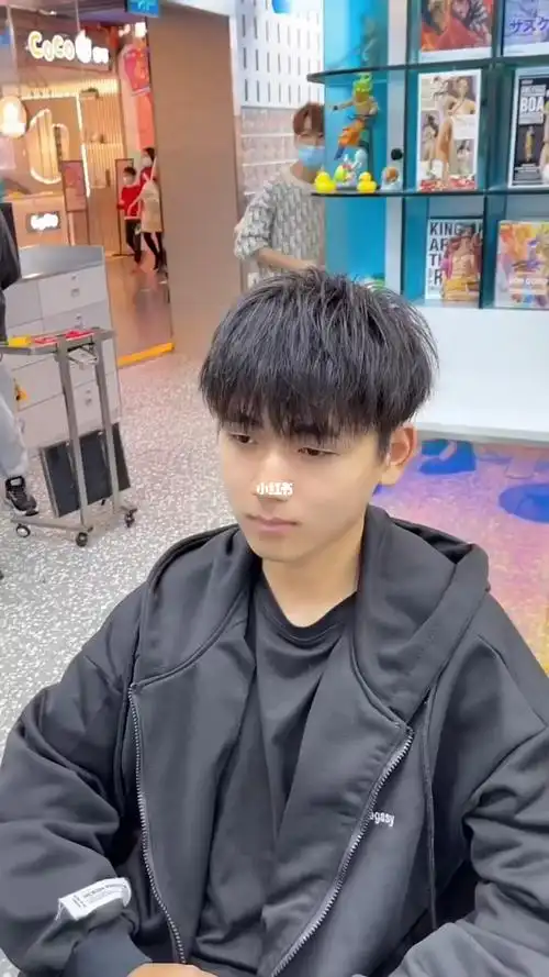 立体感十足纹理感极强的碎盖发型