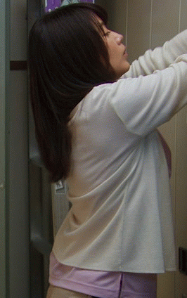 搞笑gif图姑娘故意的吧快说你想干嘛