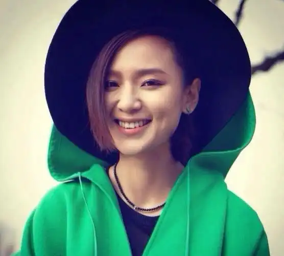 周笔畅承认他做了一个轻微的整形手术