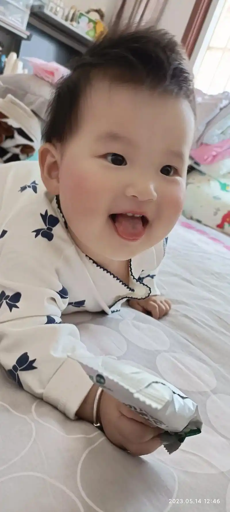 宝宝九个月啦.时间过得好快呀! 感觉像一眨眼的功夫. 小小的 - 抖音