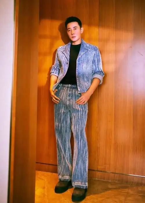 罗晋晒照庆41岁生日 与唐嫣感情甜蜜惹人羡