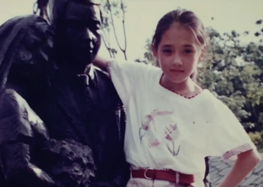 向佐郭碧婷儿时照曝光!向太一家罕见同框,向佐向佑兄弟情深