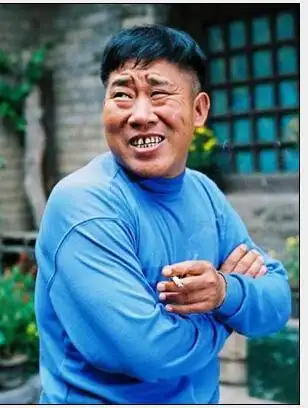 《大宅门》中的饰演的无赖韩荣发