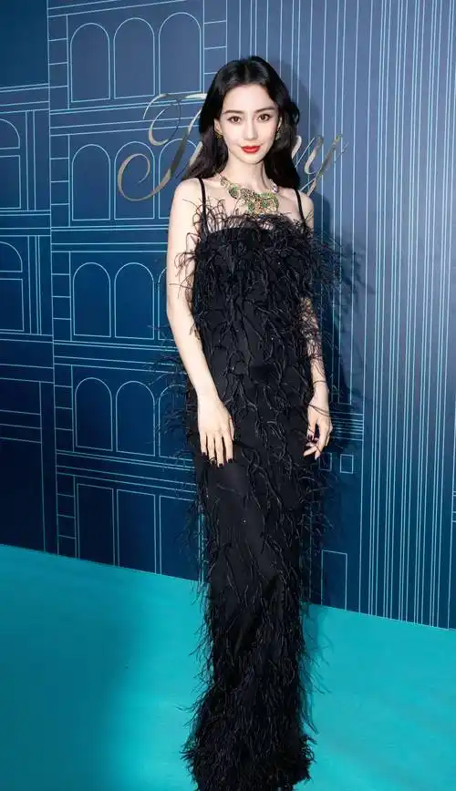 angelababy的黑色礼服和美腿_时尚_连衣裙_场合