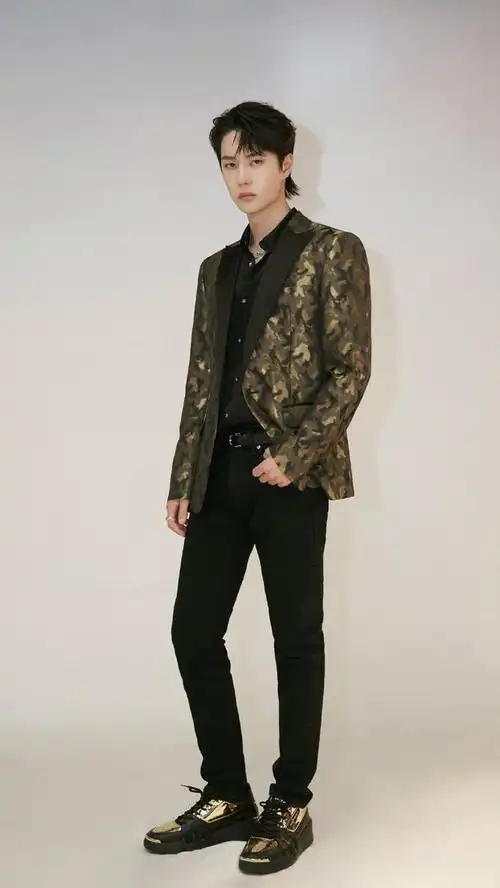 演员王一博,酷盖是舞台王者,请看帅气写真照