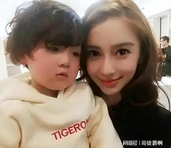 黄晓明离婚后首谈baby爱玩不顾家母亲摔伤儿子患病无人照顾