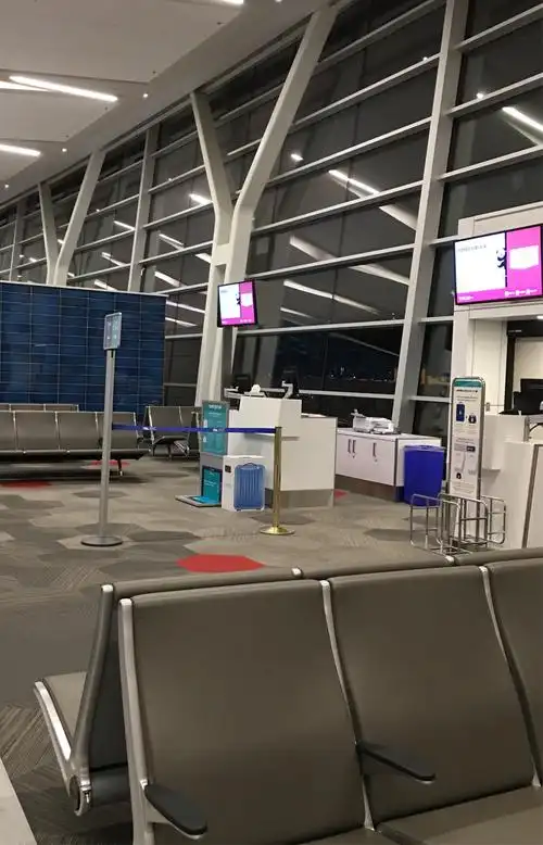 卡尔加里机场我们第一个到达登机口