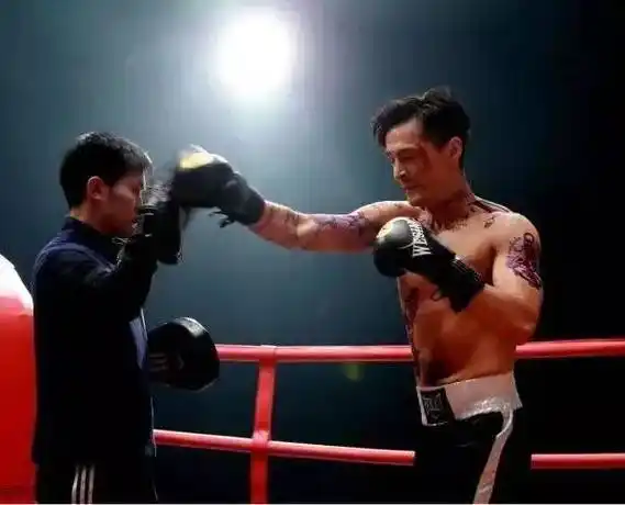 胡歌"退圈后"的生活:跑步10年,只用1个月就练出腹肌_身材_线条_运动