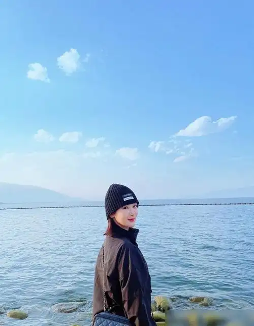 小长假结束,杨紫晒出海边美照,粉丝:越来越漂亮了!