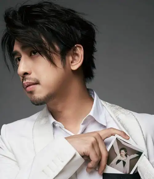 张天爱&陈柏霖合体时尚杂志封面写真