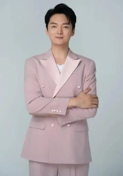 年度首席国家大剧院首席歌唱家中国著名青年男高音歌唱家王凯王凯王