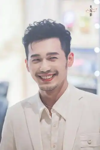 白宇胡子长回来了!有多少人是因为胡子而喜欢白宇的呢?