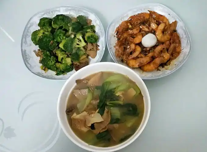 我是个普普通通的家庭主妇,做普普通通的家常饭菜.