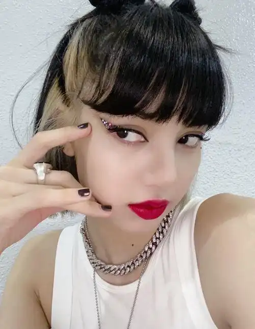 lisa的短发也很好看啊