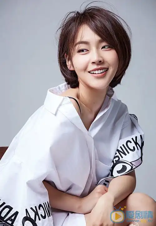 鸡毛飞上天邱岩是谁演的?邱岩扮演者张佳宁个人资料及生活写真照欣赏