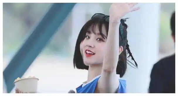 杨颖宋雨琦现身三亚录制飞行真人秀感受奔跑的乐趣