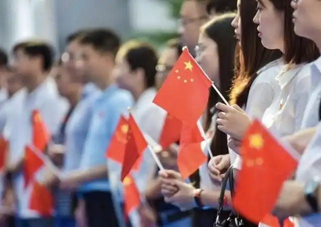 很燃!95后港青创作摇滚歌曲唱出爱国情,深港青年共叙创新创业